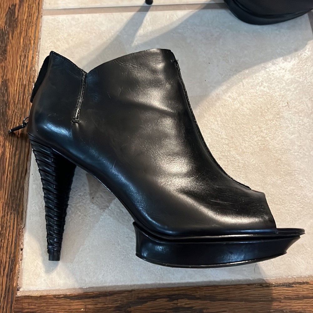 Bob Makowsky tall black leather spike “biker” style platform heels 8M! EUC - Picture 2 of 7